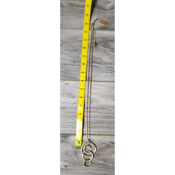 the Sak multi-shaped layered circle loop necklace - Picture 4 of 6